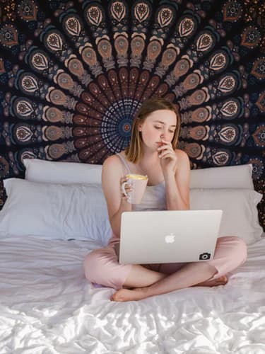 girl with mac reading